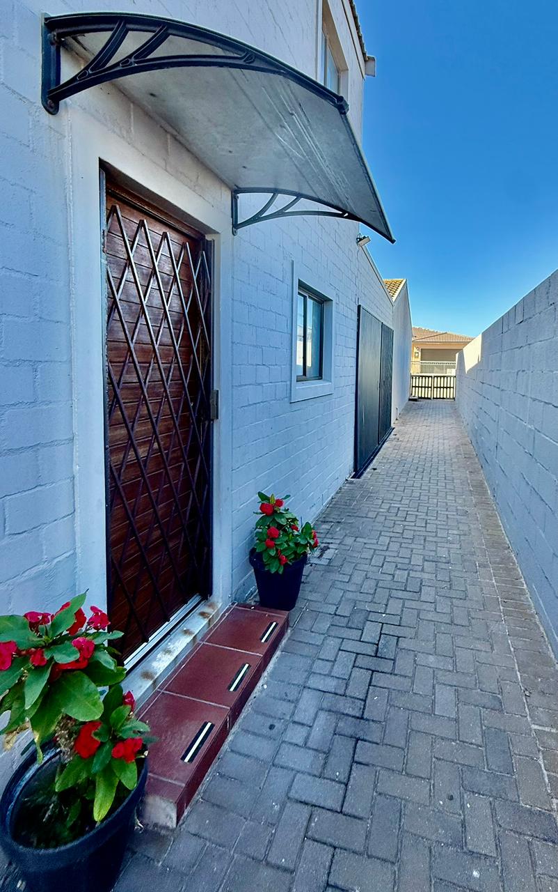 To Let 2 Bedroom Property for Rent in Country Club Western Cape